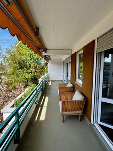 Helle 2-Zimmer-Wohnung mit großem Balkon, Aufzug & Tiefgarage in Krailling