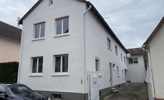 Provisionsfrei! Top Investment: 6% Rendite - 1 Haus mit 2 gepflegten, leerstehenden Wohnungen