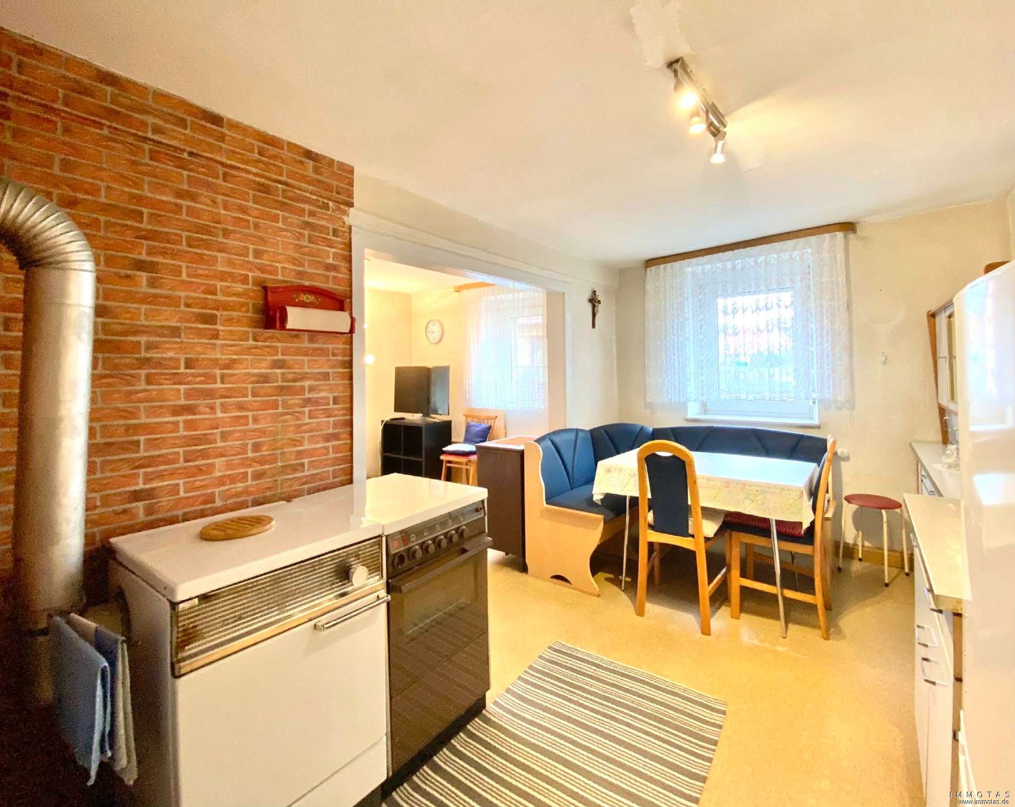 Immobilie in Queidersbach - Einfamilienhaus mit weitläufigem Grundstück zur vielseitigen Nutzung - Bild 2