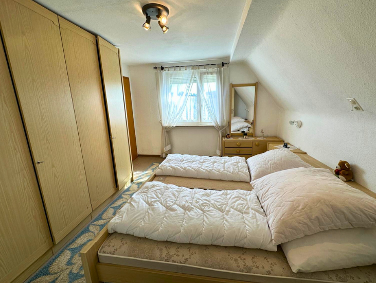 Immobilie in Bad Urach - Familienfreundliches Zuhause mit viel Platz, Garten und zwei Garagen - Bild 3