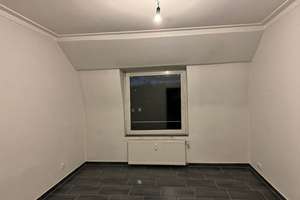 Charmante 2-Zimmer Dachgeschosswohnung. Mit Einbauküche, Balkon und Blick ins Grüne! – Schonnebeckhöfe 134-136, 45309 Schonnebeck, Essen – Vorschaubild 3