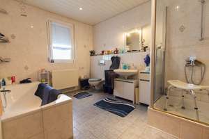 Zweifamilienhaus mit zusätzlichem Bebauungspotenzial| 2 Wohneinheiten | Garten | Doppelcarport – Die vollständige Adresse der Immobilie erhältst du vom Anbieter., 30629 Misburg-Nord, Hannover – Vorschaubild 3