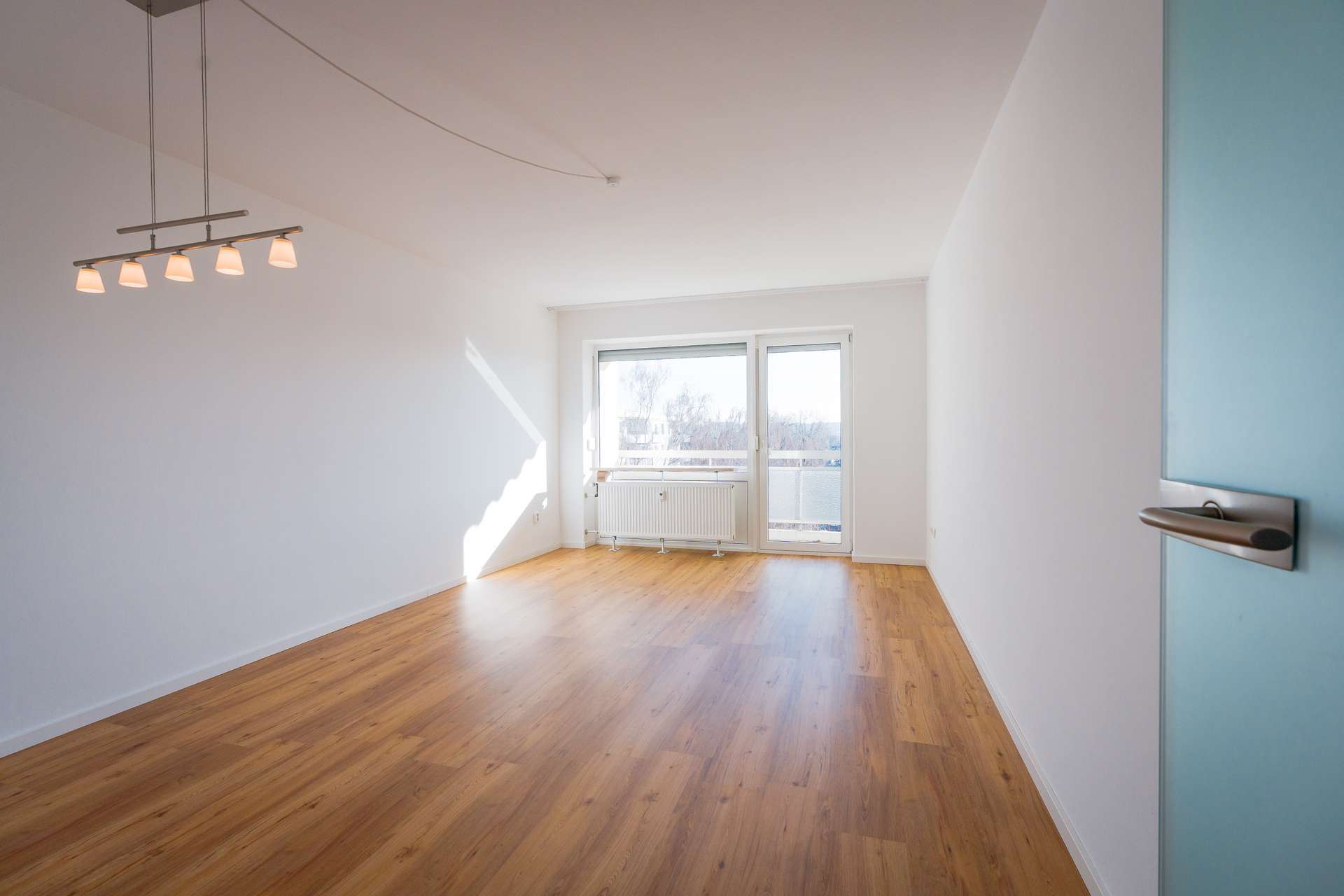 Immobilie in Altdorf - Modern renovierte 2 -Zimmer-Wohnung mit Südbalkon, moderner Einbauküche und Tiefgarage !!! - Bild 1