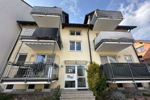 Helle 3-Zimmer-Wohnung mit Balkon, Stellplätzen und Keller in ruhigem Mehrfamilienhaus