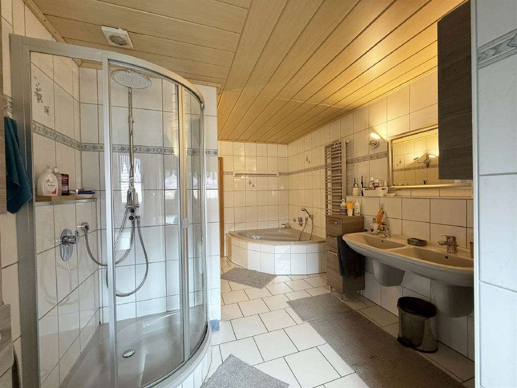 Immobilie in Pfaffen-Schwabenheim - Top Immobilienpaket mit 2 Häuser, Garten und großem Hof - Bild 0