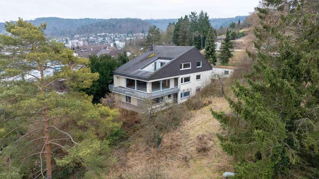 Immobilie in Schorndorf - Freistehendes Einfamilienhaus mit Einliegerwohnung in begehrter Aussichtslage von Schorndorf! - Bild 0