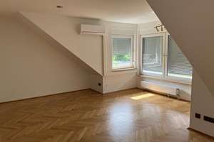 Erstklassige Dachgeschoss Wohnung mit Klimaanlage
