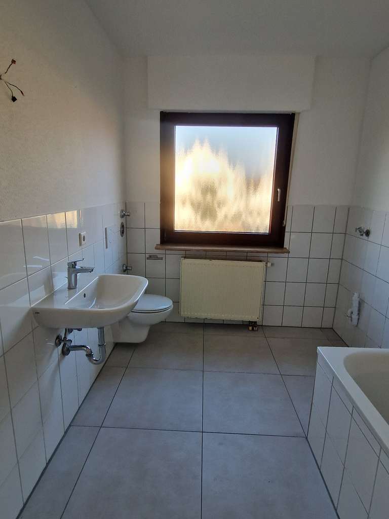 Immobilie in Stockstadt - helle 4-Zimmer Wohnung mit Stellplatz in Stockstadt am Rhein - Bild 4