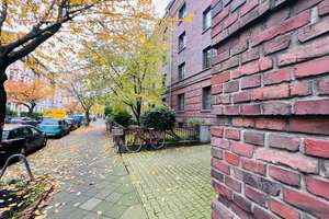 MODERNE TRIFFT ALTBAU-CHARME! _ 4 RÄUME, 2 BÄDER, EINBAUKÜCHE U. DACHTERRASSE IM HERZEN DÜSSELDORFS! – 40476 Golzheim, Düsseldorf – Vorschaubild 2