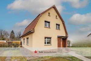 Einfamilienhaus mit großem Garten und Mansarddach im Buntzelkiez – Die vollständige Adresse der Immobilie erhältst du vom Anbieter., 12526 Grünau, Berlin – Vorschaubild 1