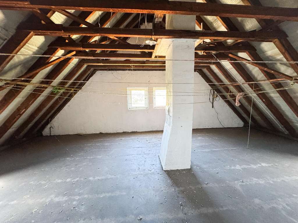 Zwei ausbaufähige Dachböden mit eigenem Grundbuch!