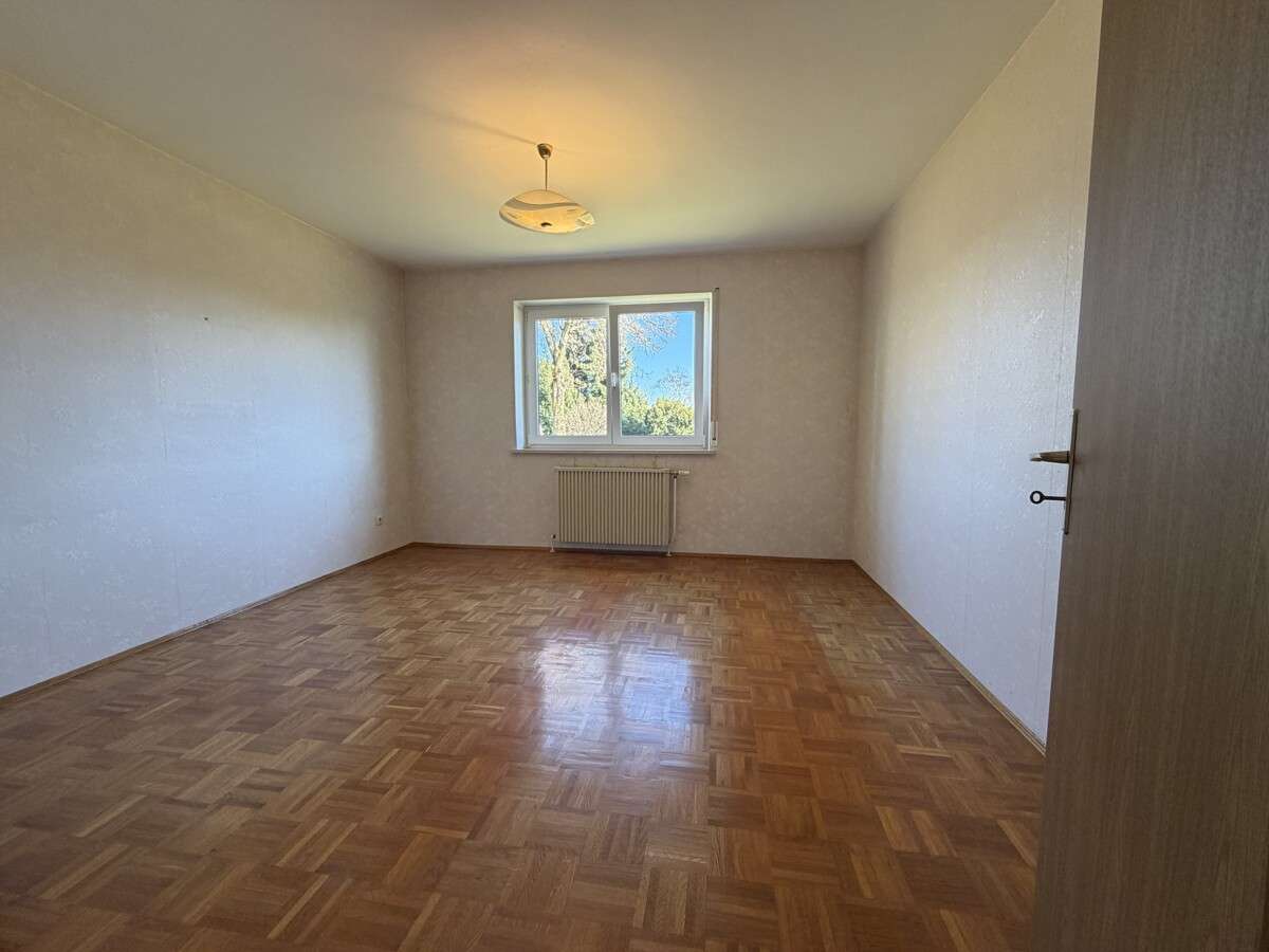 Immobilie in Graben - Haus mit 2 Wohneinheiten und großem Garten in Graben – sofort bezugsfrei. - Bild 2