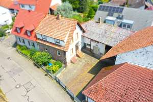 FAMILIENHAUS MIT 5 ZIMMERN, KÜCHE MIT GROßER VORRATSKAMMER, KLEINER GARTEN UND TERRASSE... – Die vollständige Adresse der Immobilie erhältst du vom Anbieter., 76228 Grünwettersbach, Karlsruhe – Vorschaubild 3
