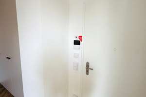 Helle Wohnung mit durchdachtem Grundriss - 2-Zimmer Wohnung mit EBK , FBH und Balkon – Glienicker Weg 136, 12489 Adlershof, Berlin – Vorschaubild 2