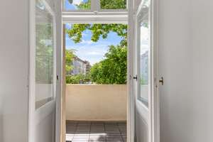 *Altbaucharme im Nöldnerkiez* Sanierte 2-Zimmer-Etagenwohnung mit Südbalkon zur sofortigen Nutzung – Rupprechtstr. 7, 10317 Rummelsburg, Berlin – Vorschaubild 2