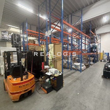 ca. 480 m² große, ebenerdige Hallenfläche mit Meisterbüro