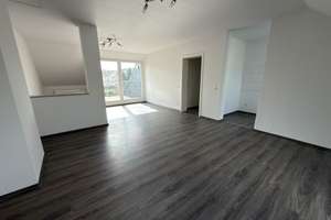 Großzügige und Helle 4-Raum-Dachgeschosswohnung mit Balkon – Die vollständige Adresse der Immobilie erhältst du vom Anbieter., 45359 Frintrop, Essen – Vorschaubild 3
