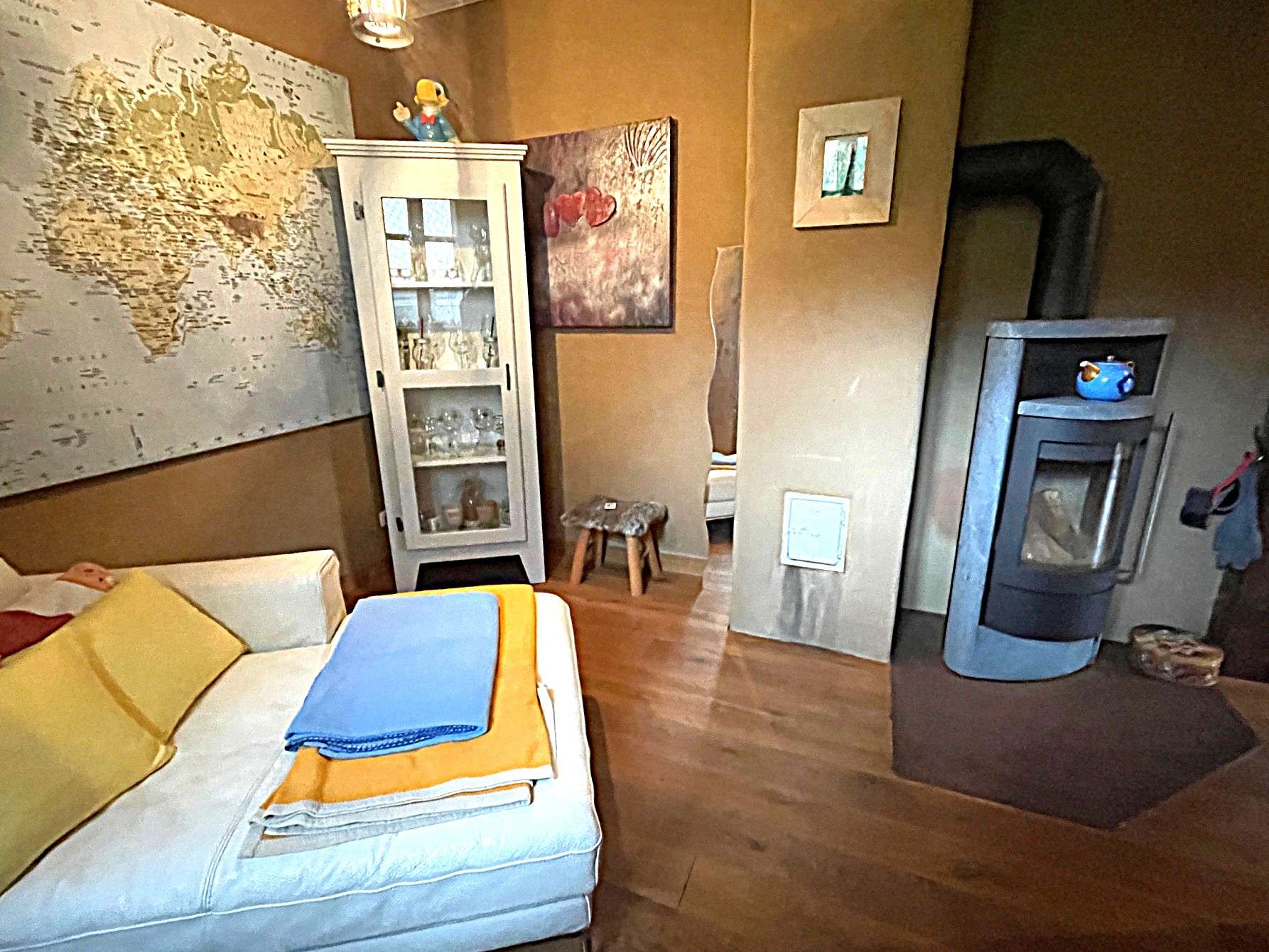 Immobilie in Üxheim - Wohnen Sie da, wo andere Urlaub machen
1 Haus und 1 Wohnung  mit Doppelgarage
stilvoll - gemütlich - Bild 4