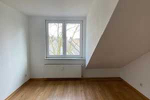 Helle & renovierte Dachgeschosswohnung mit Balkon – Spichernstraße 27, 47137 Duisburg – Vorschaubild 4