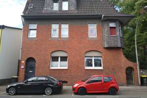 Wohnimmobilie mit neun Zimmern, Keller und Einbauküche in Alt-Homberg, Duisburg