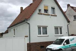 Preiswertes, großes und vollständig renoviertes Haus mit vier Zimmern  in Biebesheim – Die vollständige Adresse der Immobilie erhältst du vom Anbieter., 64584 Biebesheim am Rhein – Vorschaubild 1