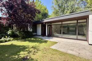 Reihenwinkelbungalow mit hohem Maß an Privatsphäre und Atriumfeeling – Die vollständige Adresse der Immobilie erhältst du vom Anbieter., 22359 Volksdorf, Hamburg – Vorschaubild 2
