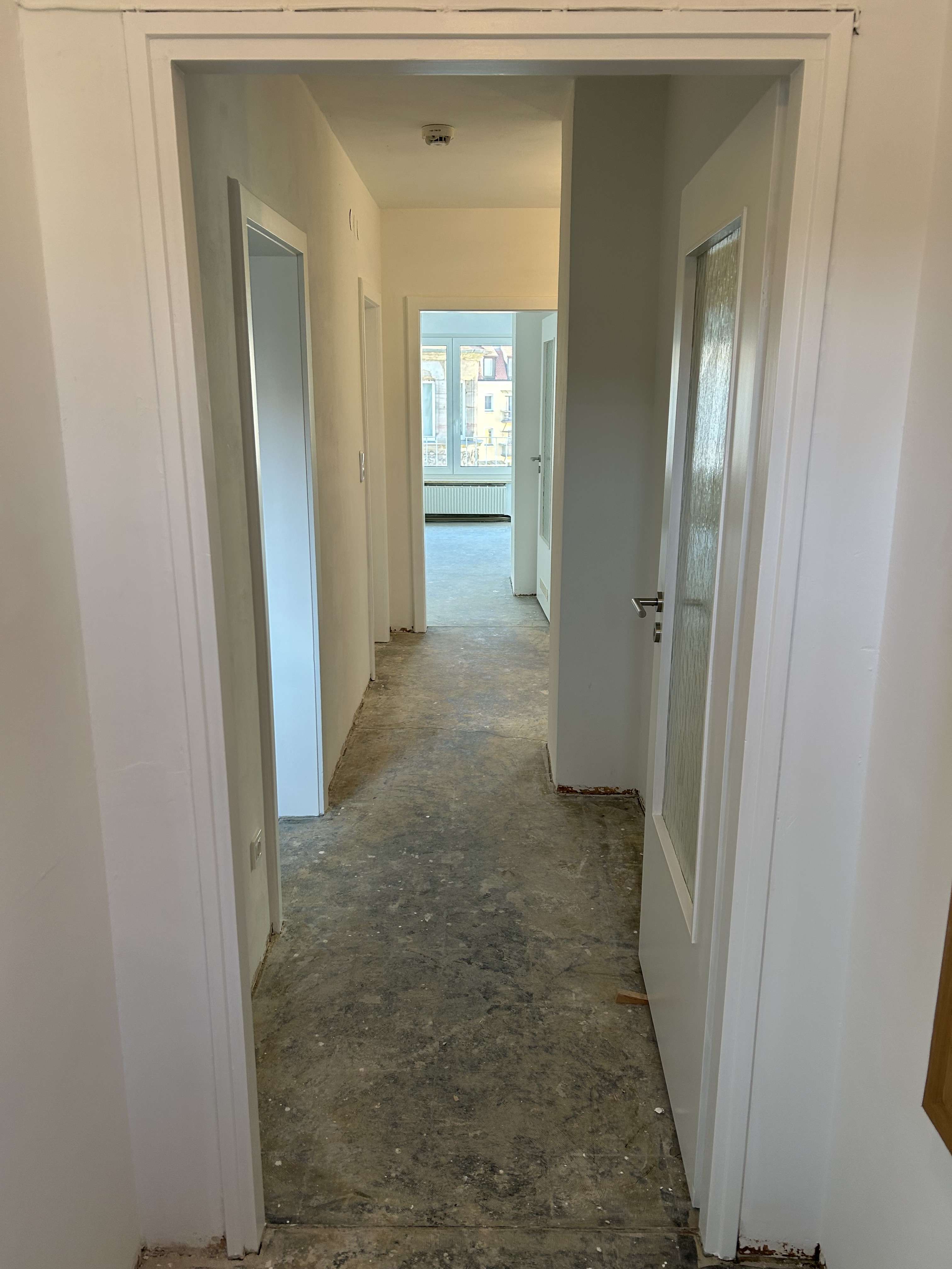 3-Zimmer-Wohnung mit Balkon, Kaminanschluss, Laubengang & Garage + Stellplatz – sofort bezugsfrei, Nürnberg – Bild 3