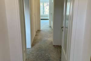 3-Zimmer-Wohnung mit Balkon, Kaminanschluss, Laubengang & Garage + Stellplatz – sofort bezugsfrei – Schweinauerstr 67, 90439 St. Leonhard, Nürnberg – Vorschaubild 3