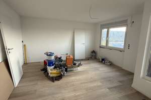 Erstbezug! Kernsanierte 3-Zimmer-Wohnung mit EBK, Garage & 2 Balkone – Augsburger Straße 749, 70327 Obertürkheim (Ortsteil), Stuttgart – Vorschaubild 3
