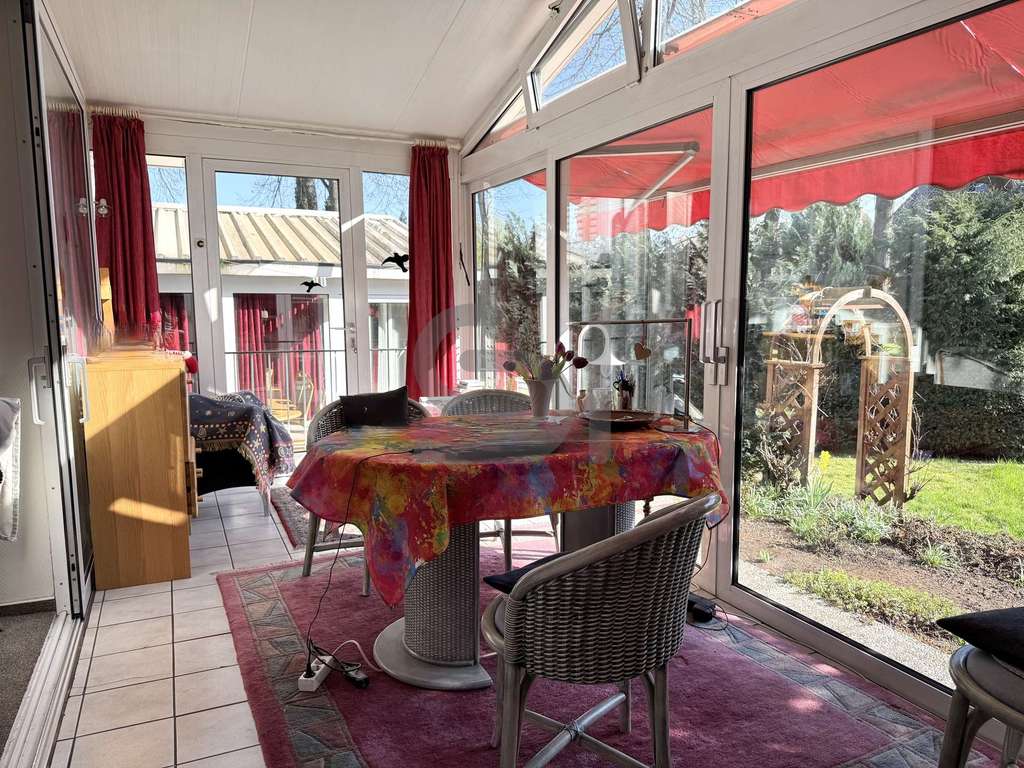 Immobilie in Erwitte - Platzwunder für die ganze Familie: Großzügiges Wohnen mit neun Zimmern & traumhaftem Garten - Bild 4