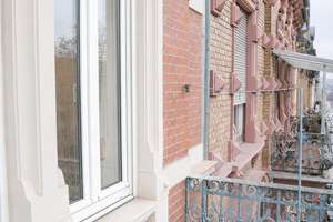 NEU *Paul & Partner* IHRE 3-ZIMMER ALTBAUWOHNUNG MIT BALKON & EBK  & STUCK ! – Die vollständige Adresse der Immobilie erhältst du vom Anbieter., 65185 Mitte, Wiesbaden – Vorschaubild 3