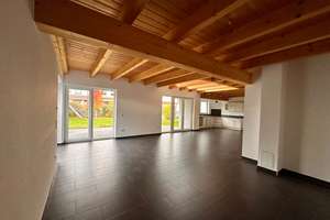 Großzügiges 8-Zimmer-Haus mit 278 m², Galerie, Garten und Bürooption in Göttingen