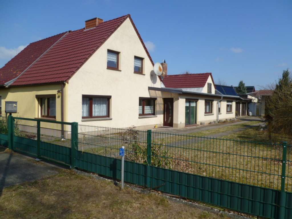 Immobilie in Eberswalde - Doppelhaushälfte mit Nebengelass ohne Makler Clara Zektin Siedl. - Bild 0