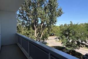 Mini-Apartment für EINE Person - mit Balkon und Wannenbad! – Quedlinburger Straße 38, 12627 Hellersdorf, Berlin – Vorschaubild 2