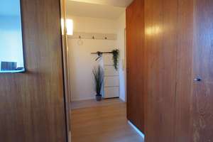 Sehr schönes und helles 1-Zimmer- Apartment in einer kleinen Apartmentanlage – Kreuzerweg 33, 81825 Gartenstadt Trudering, München – Vorschaubild 2