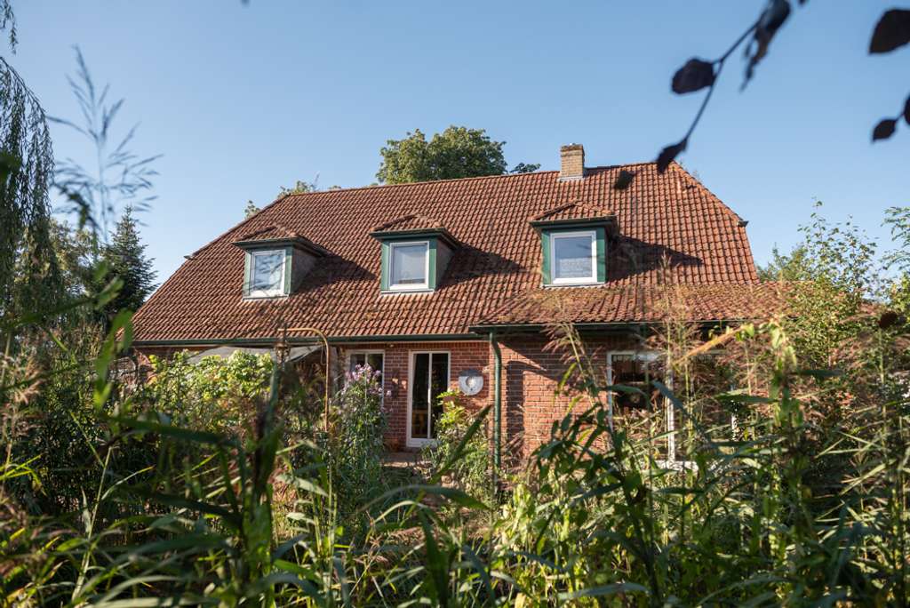 Immobilie in Grasberg - Einfamilienhaus mit Einliegerwohnung 
in idyllischer Lage - Bild 0