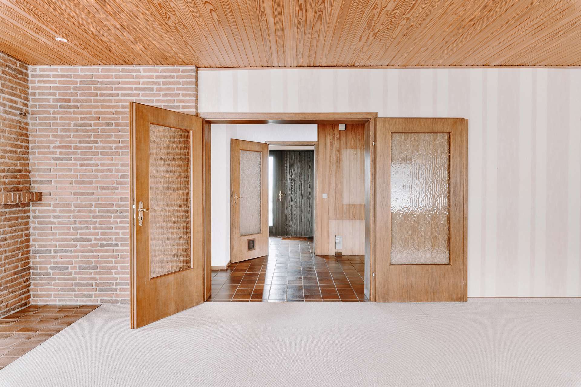 Immobilie in Dahlenburg - Lichtdurchfluteter Bungalow mit Vollkeller und gepflegtem, großem Garten - Bild 2