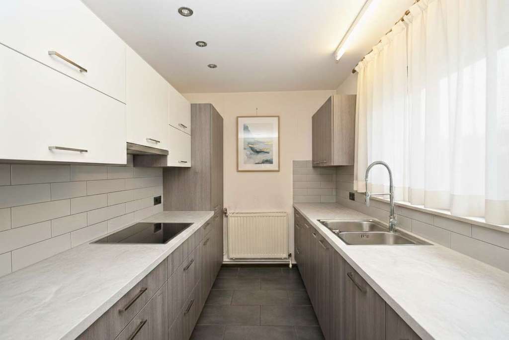 Immobilie in Eriskirch - Reihenendhaus, sanierungsbedürftig mit viel Potenzial in ruhiger Lage von Eriskirch - Bild 2