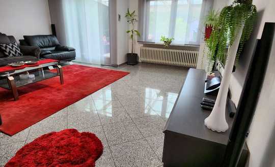 Hochwertig ausgestattetes, stilvolles Reihenmittelhaus in Dettingen an der Erms (Buchhalde)