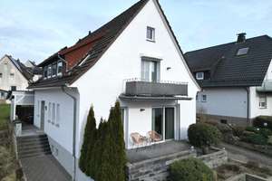 Wohnen mit Herz: Modernisiertes Zuhause mit Einliegerwohnung in Warburg-Nörde – Die vollständige Adresse der Immobilie erhältst du vom Anbieter., 34414 Warburg – Vorschaubild 1