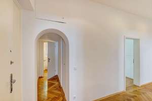 Stilvolle Altbauperle in Bestlage – 4 Zimmer mit Balkon im kernsanierten Jugendstilhaus! – Fliegenstraße 5, 80337 Am alten südlichen Friedhof, München – Vorschaubild 9