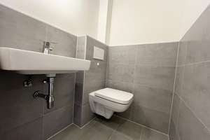 Herrliche Aussichten nicht nur vom Balkon! Modernisierte 3 Zimmer + modernes Bad mit Dusche + Aufzug – Krohstraße 4, 50968 Bayenthal, Köln – Vorschaubild 18