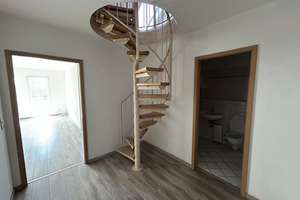 ** 1 Monat Kaltmietfrei * 3-Raum Maisonettenwohnung mit EBK, Carportstellplatz & Balkon** – 4319 Althen-Kleinpösna, Leipzig – Vorschaubild 2