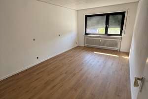 Erstbezug nach Sanierung: Sonnige Dachterrassenwohnung mit neuem Bad, neuer Einbauküche – Die vollständige Adresse der Immobilie erhältst du vom Anbieter., 74081 Sontheim, Heilbronn – Vorschaubild 3