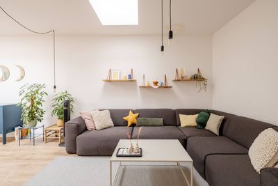Über den Dächern von Friedrichshain – helle 2-Zimmer-Dachgeschosswohnung mit Balkon, provisionsfrei