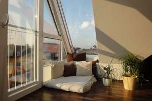 Lichtdurchflutete und großzügige 2,5 Zimmer Dachwohnung mit Wintergarten und zwei Schlafzimmern – Die vollständige Adresse der Immobilie erhältst du vom Anbieter., 81373 Mittersendling, München – Vorschaubild 4