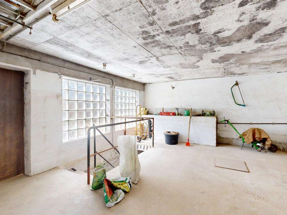 Raum hinter Doppelgarage