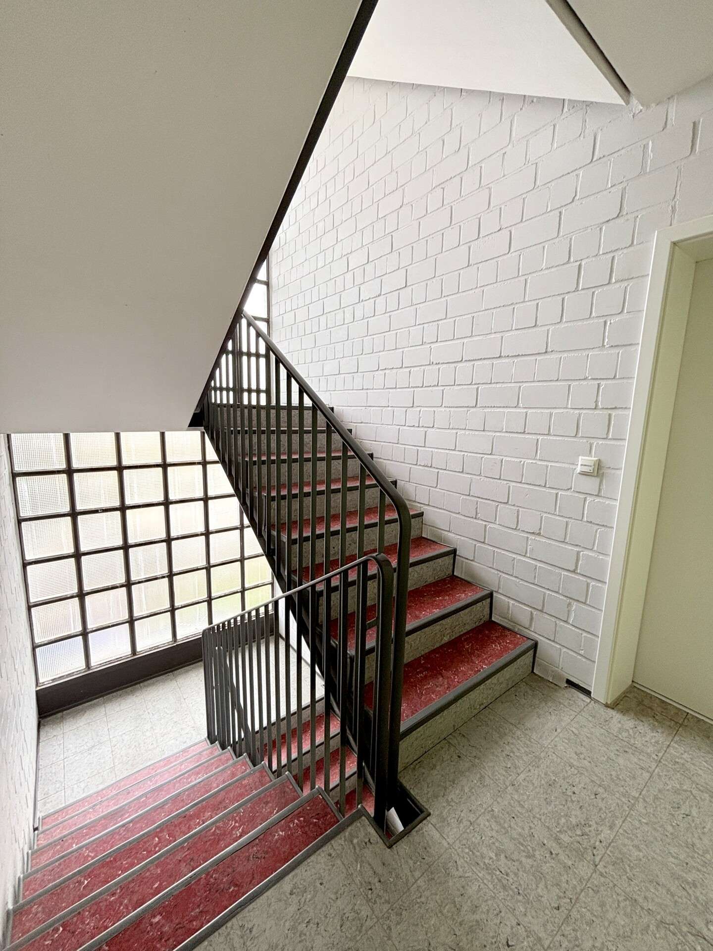 KAPITALANLEGER AUFGEPASST! SOLIDES 8-FAMILIENHAUS IN GUTER LAGE VON MG-VENN!, Mönchengladbach – Bild 3