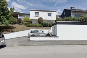 Bungalow mit wundervollem Ausblick, Garage und großem Garten  im naturverbundenen Ennepetal – Die vollständige Adresse der Immobilie erhältst du vom Anbieter., 58256 Ennepetal – Vorschaubild 1