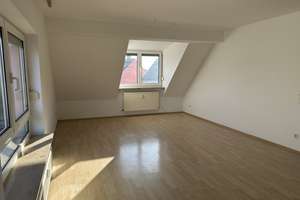 Attraktive 3-Zimmer-Dachgeschosswohnung mit großzügigem Schnitt – Brettergartenstraße 65, 90427 Schniegling, Nürnberg – Vorschaubild 3